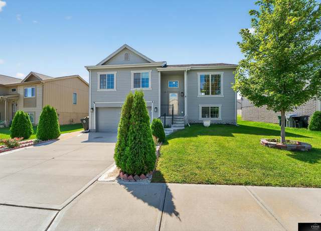 Property at 9115 Potter St, Omaha, NE 68122, 3 beds, 3 baths