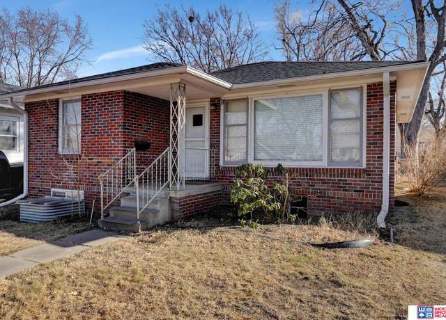 Property at 848 S 33rd St, Lincoln, NE 68510, 3 beds, 2 baths