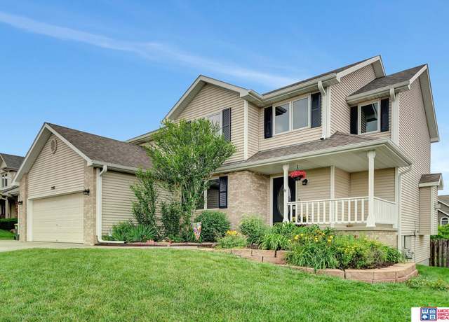 Property at 7910 Red Oak Rd, Lincoln, NE 68516, 5 beds, 3.5 baths