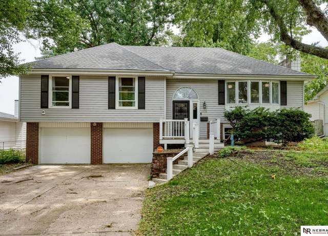 Property at 1111 Laport Dr, Papillion, NE 68046, 3 beds, 2 baths