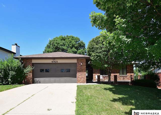 Property at 4921 S 67th St, Lincoln, NE 68516, 4 beds, 3 baths