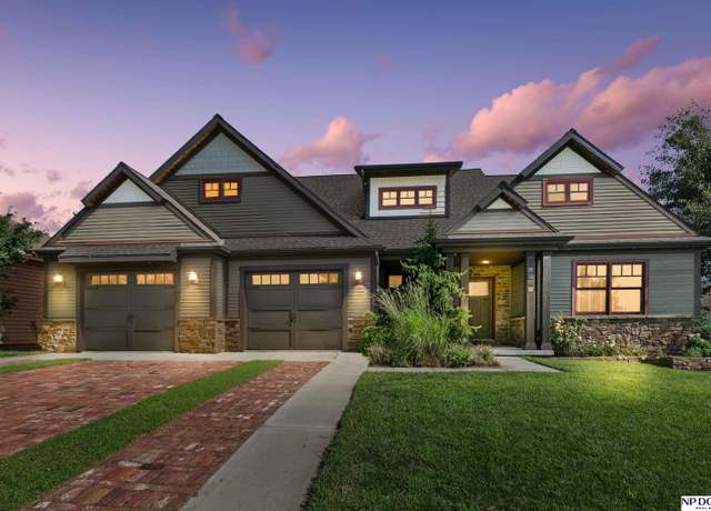 Property at 4724 Coffey St, Papillion, NE 68133, 4 beds, 4.5 baths