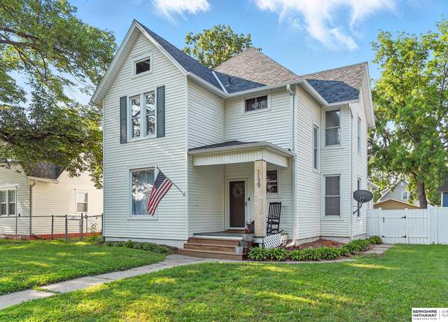 Property at 1139 E 5th St, Fremont, NE 68025, 5 beds, 2 baths