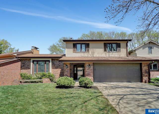 Property at 2306 S 72nd St, Lincoln, NE 68506, 4 beds, 3.5 baths