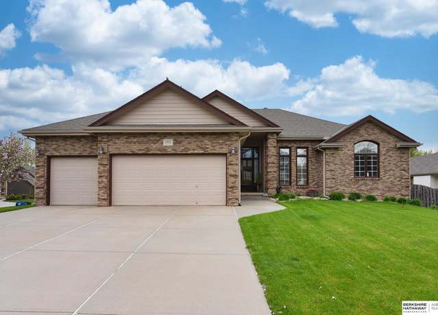 Property at 2904 N 173rd St, Omaha, NE 68116, 4 beds, 3 baths