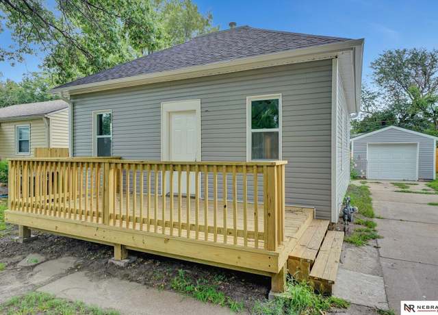Property at 2510 S 9th St, Lincoln, NE 68502, 2 beds, 1 bath