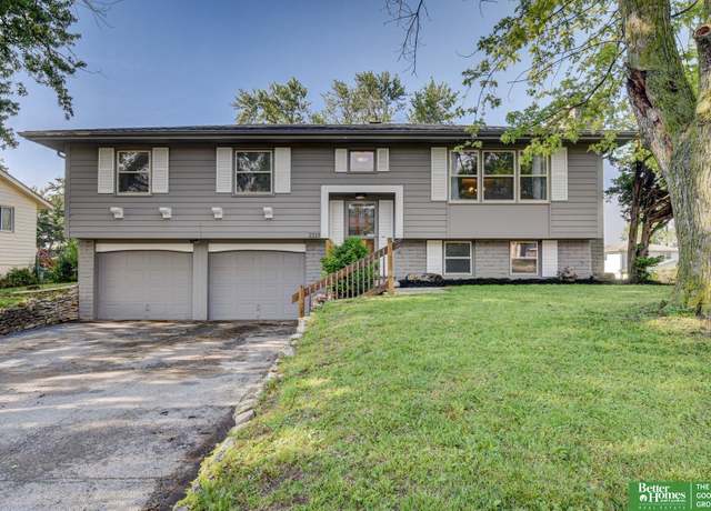 Property at 2213 Twin Ridge Dr, Bellevue, NE 68005, 3 beds, 2.5 baths