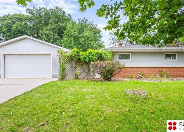 Property at 625 S 67th St, Omaha, NE 68106, 3 beds, 2 baths
