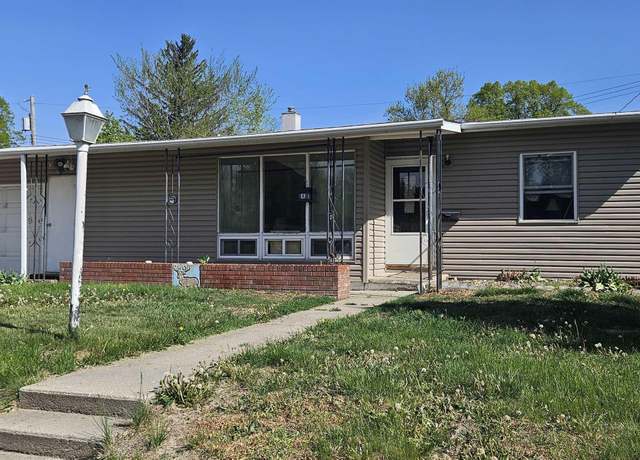 Property at 2202 W Madison Ave, Norfolk, NE 68701, 3 beds, 1.5 baths