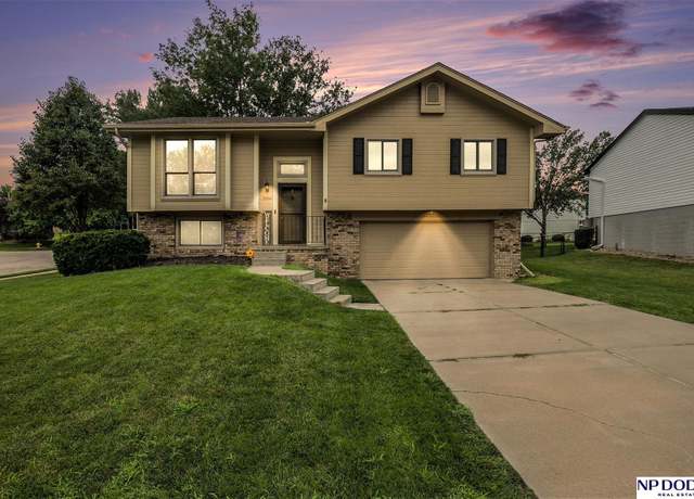 Property at 3106 N 154th Ave, Omaha, NE 68116, 3 beds, 2 baths
