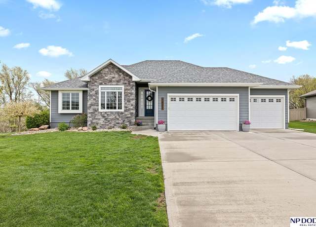 Property at 1022 Brickyard Dr, Hooper, NE 68031, 4 beds, 2 baths