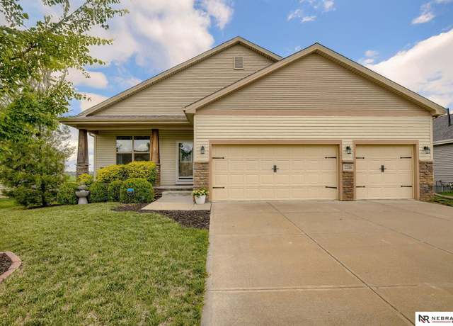 Property at 2206 Alexandra Rd, Papillion, NE 68133, 3 beds, 3 baths