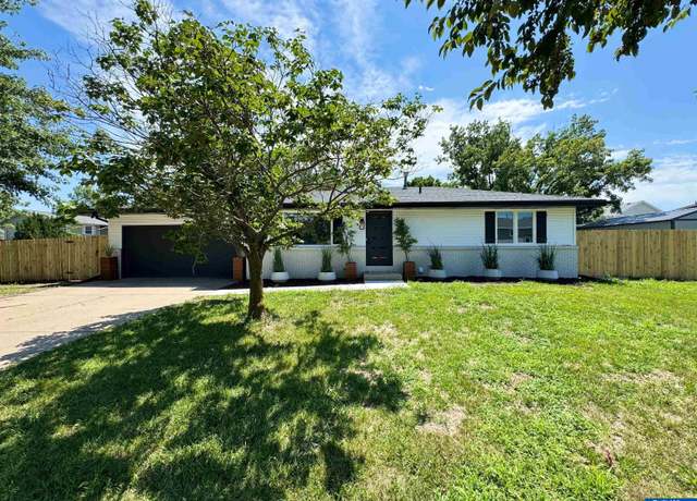 Property at 1101 W Leon Dr, Lincoln, NE 68521, 4 beds, 3 baths