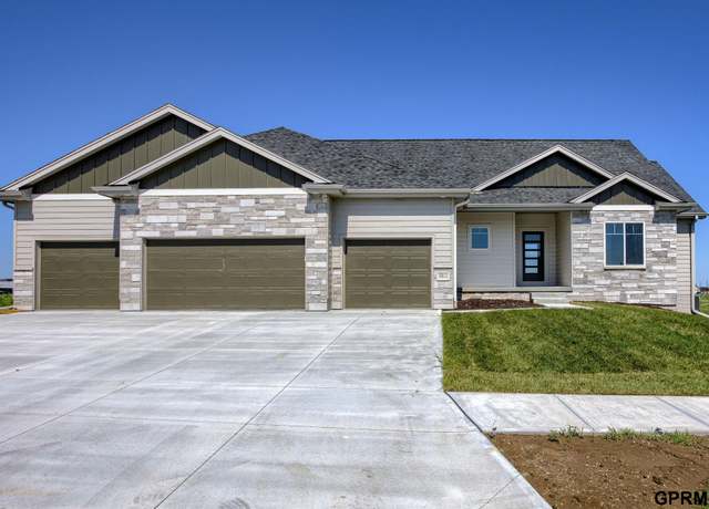 Property at 5811 N 198 St, Elkhorn, NE 68022, 5 beds, 3 baths