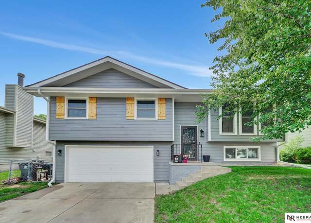 Property at 2626 NW 55th St, Lincoln, NE 68524, 3 beds, 2.5 baths