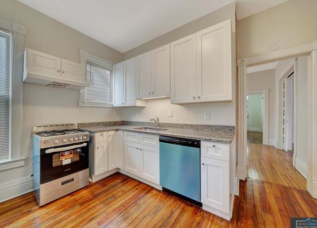 Property at 1611 Sumner St, Lincoln, NE 68502, 3 beds, 2 baths
