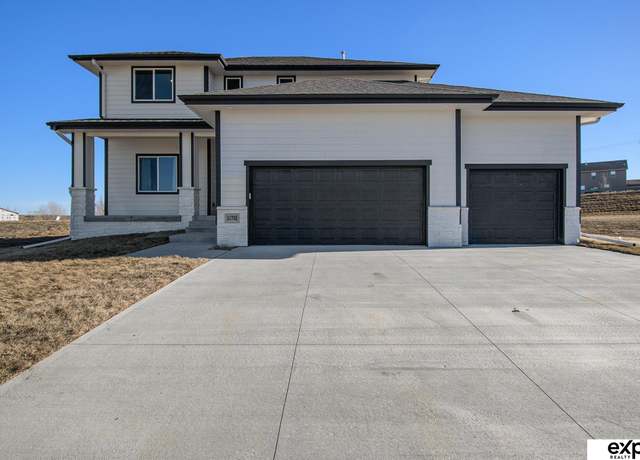 Property at 18702 Pinehurst Ave, Omaha, NE 68138, 4 beds, 2.5 baths