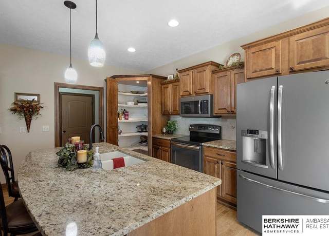 Property at 3455 Kummer Dr, Columbus, NE 68601, 3 beds, 2 baths