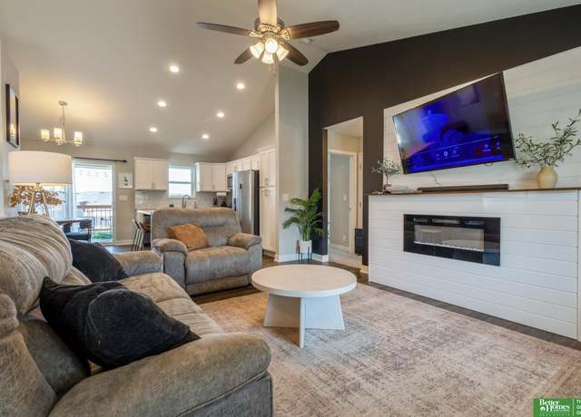 Property at 4210 W Hancock Ct, Lincoln, NE 68528, 4 beds, 3.5 baths