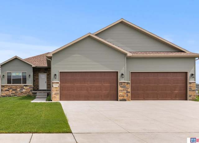 Property at 7910 Ephraem Ln, Lincoln, NE 68516, 5 beds, 3 baths