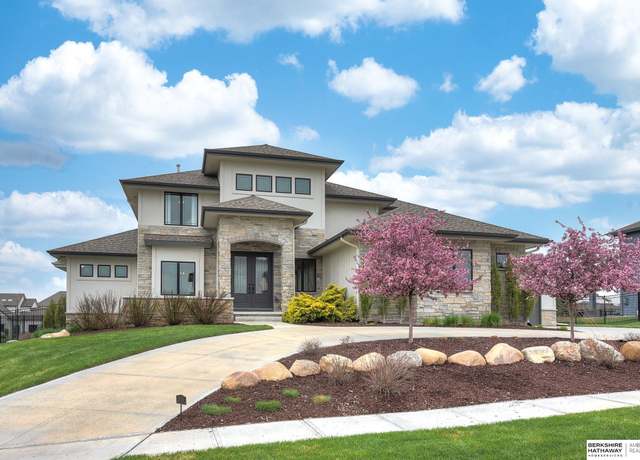 Property at 12358 Slayton St, Papillion, NE 68046, 4 beds, 4.5 baths