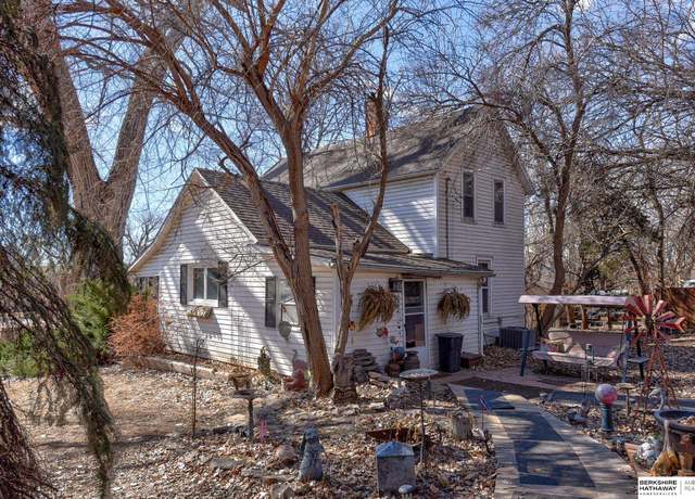 Property at 12501 Old Giles Rd, La Vista, NE 68128, 4 beds, 1.5 baths