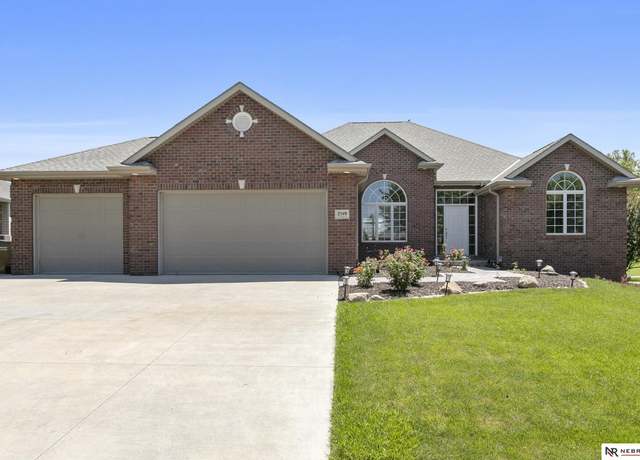 Property at 2549 Wilderness Ridge Cir, Lincoln, NE 68512, 4 beds, 3.5 baths