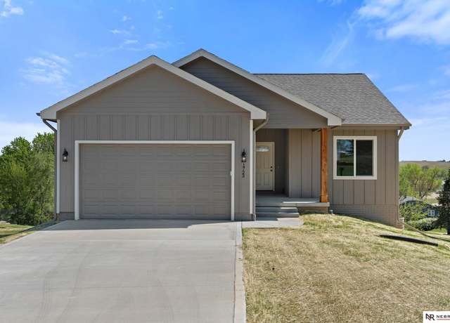 Property at 1723 M St, Tekamah, NE 68061, 4 beds, 3 baths