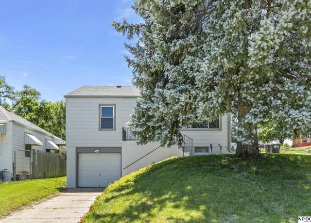 Property at 3263 Drexel St, Omaha, NE 68107, 2 beds, 2 baths