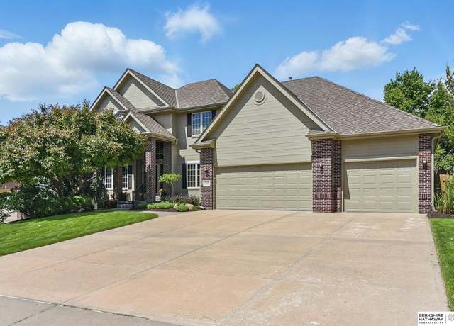 Property at 17616 Englewood St, Omaha, NE 68135, 6 beds, 5.5 baths