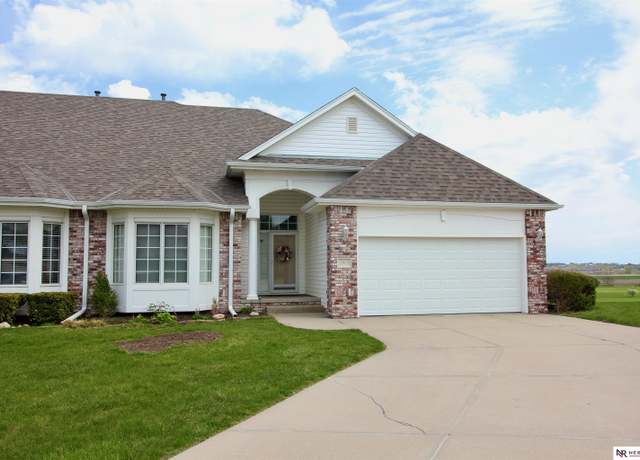 Property at 2908 Eagle Hills Cir, Papillion, NE 68133, 3 beds, 2.5 baths