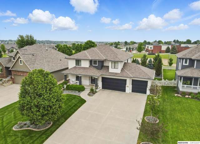 Property at 19413 Bellbrook Blvd, Gretna, NE 68028, 5 beds, 3.5 baths