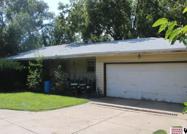 Property at 5820 N 78 St, Omaha, NE 68134, 4 beds, 2.5 baths
