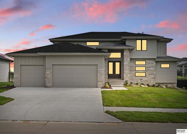 Property at 21009 C St, Omaha, NE 68022, 4 beds, 3.5 baths