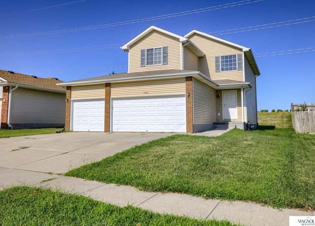 Property at 7331 Whitewater Ln, Lincoln, NE 68521, 4 beds, 5 baths