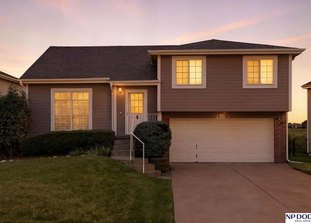 Property at 6606 N 114th Ave, Omaha, NE 68164, 3 beds, 2 baths