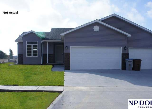 Property at 4910 Alma St, Lincoln, NE 68514, 3 beds, 2.5 baths