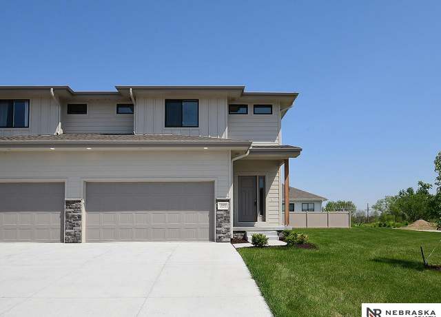 Property at 14802 Willow St, Bennington, NE 68007, 4 beds, 3.5 baths