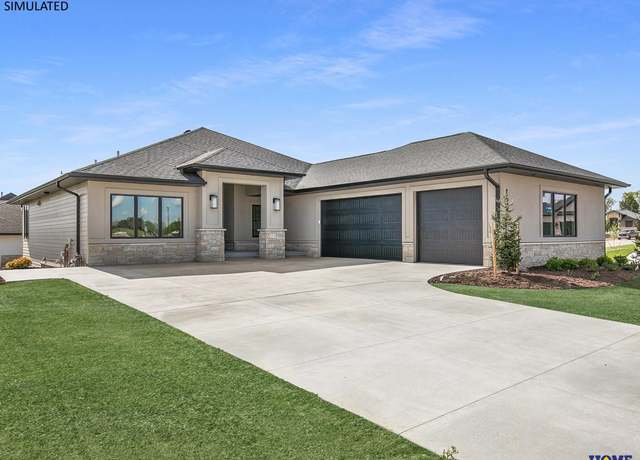 Property at 1321 S 97th St, Lincoln, NE 68520, 4 beds, 2.5 baths