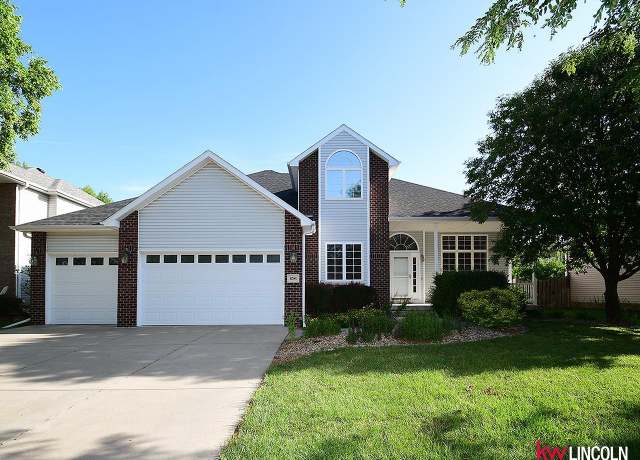 Property at 8341 Katrina Ln, Lincoln, NE 68512, 5 beds, 3.5 baths