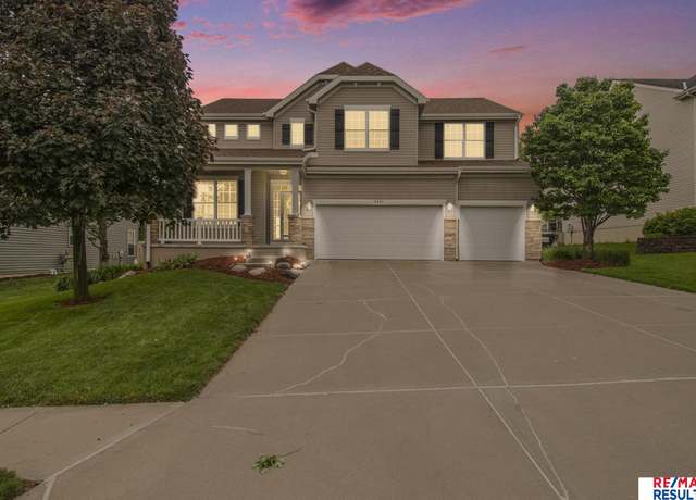 Property at 2441 Sand Hills Dr, Papillion, NE 68046, 4 beds, 3.5 baths