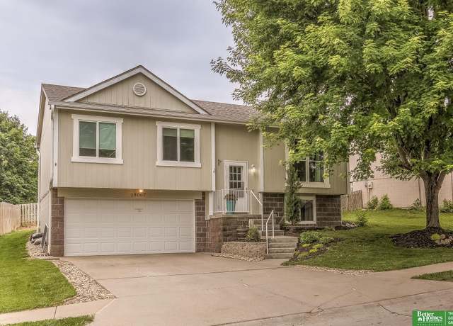 Property at 19067 U St, Omaha, NE 68135, 3 beds, 2 baths
