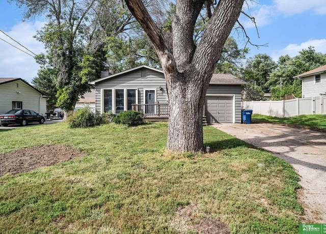 Property at 2006 Smith Rd, Bellevue, NE 68005, 3 beds, 2 baths
