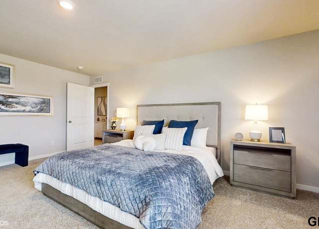 Property at 8904 N 166th St, Bennington, NE 68007, 3 beds, 3.5 baths