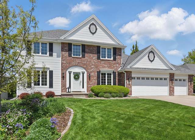 Property at 17506 U St, Omaha, NE 68135, 5 beds, 3 baths
