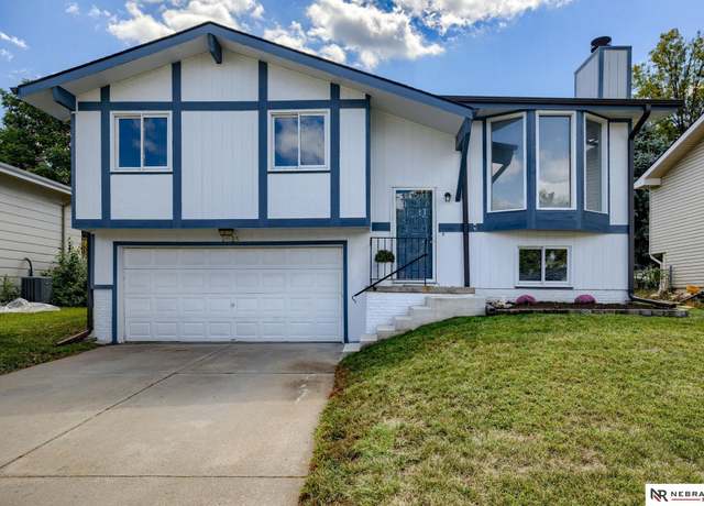 Property at 2035 W Cove Ct, Lincoln, NE 68522, 3 beds, 2 baths