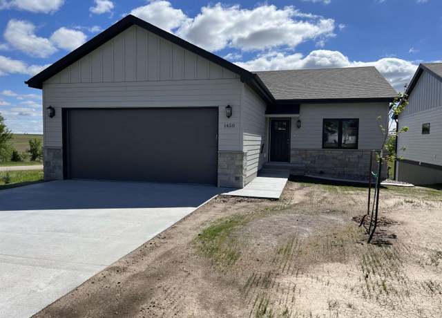 Property at 1450 Montana St, Superior, NE 68978, 4 beds, 3 baths