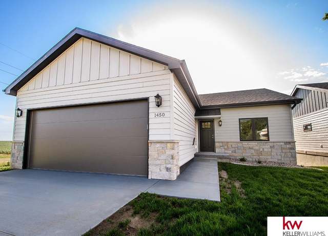 Property at 1450 Montana St, Superior, NE 68978, 4 beds, 3 baths