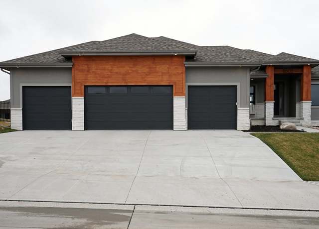 Property at 11602 South 116th St, Papillion, NE 68046, 5 beds, 3 baths