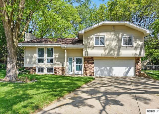 Property at 12716 Patrick Cir, Omaha, NE 68164, 3 beds, 2.5 baths